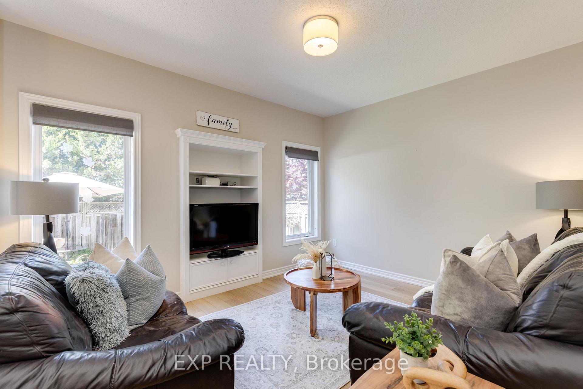 Photo 19 of 30 Earl Stewart Drive, Aurora, Bayview Wellington — HOMEH