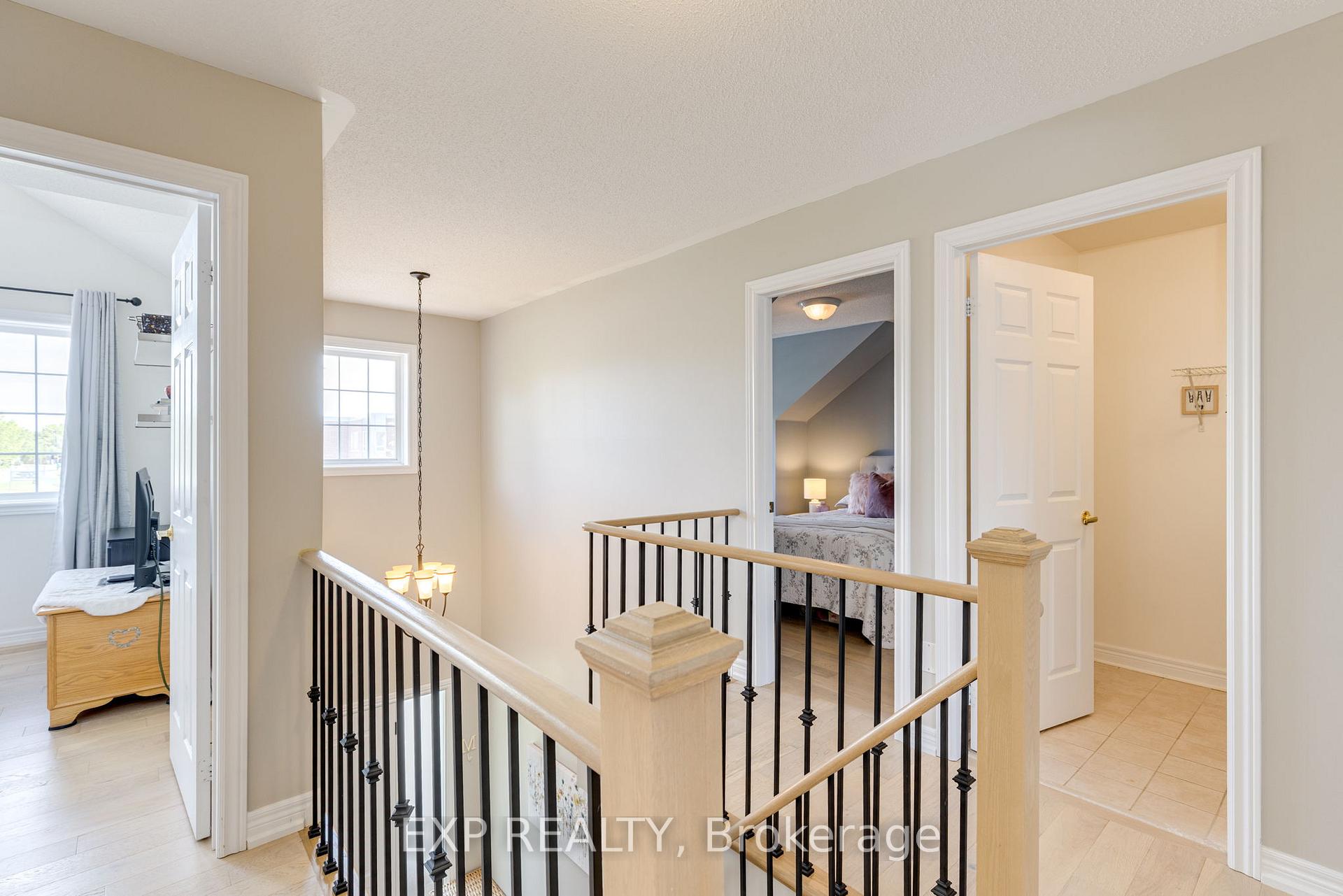 Photo 14 of 30 Earl Stewart Drive, Aurora, Bayview Wellington — HOMEH
