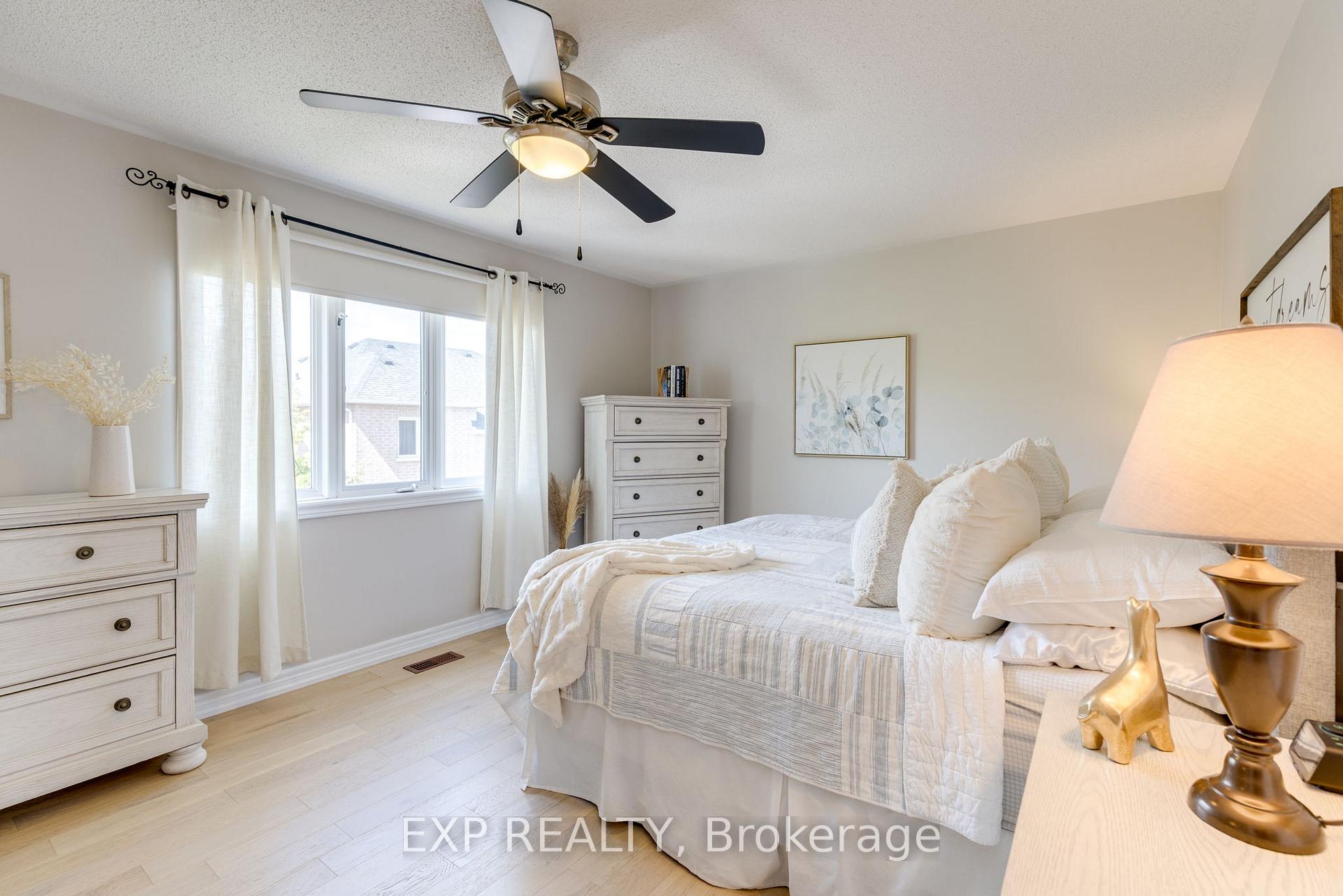 Photo 16 of 30 Earl Stewart Drive, Aurora, Bayview Wellington — HOMEH