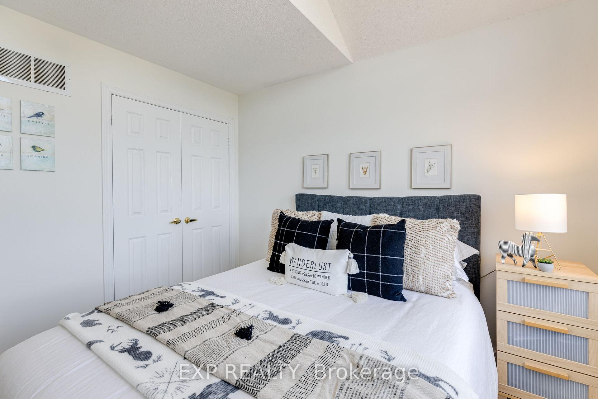 Photo 26 of 30 Earl Stewart Drive, Aurora, Bayview Wellington — HOMEH