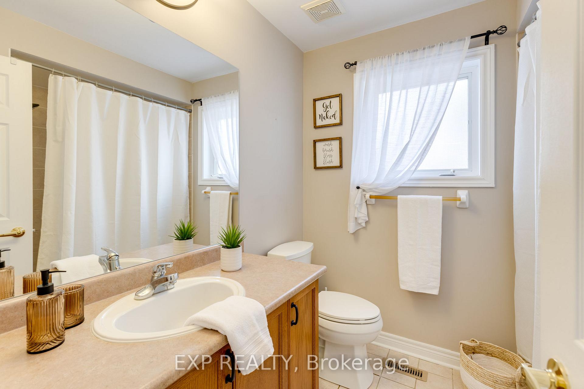 Photo 24 of 30 Earl Stewart Drive, Aurora, Bayview Wellington — HOMEH