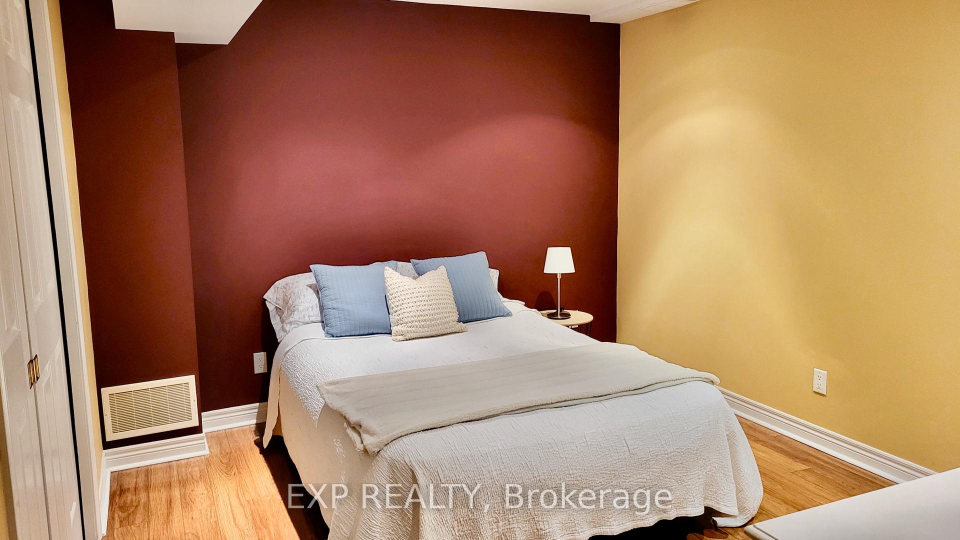 Photo 33 of 30 Earl Stewart Drive, Aurora, Bayview Wellington — HOMEH