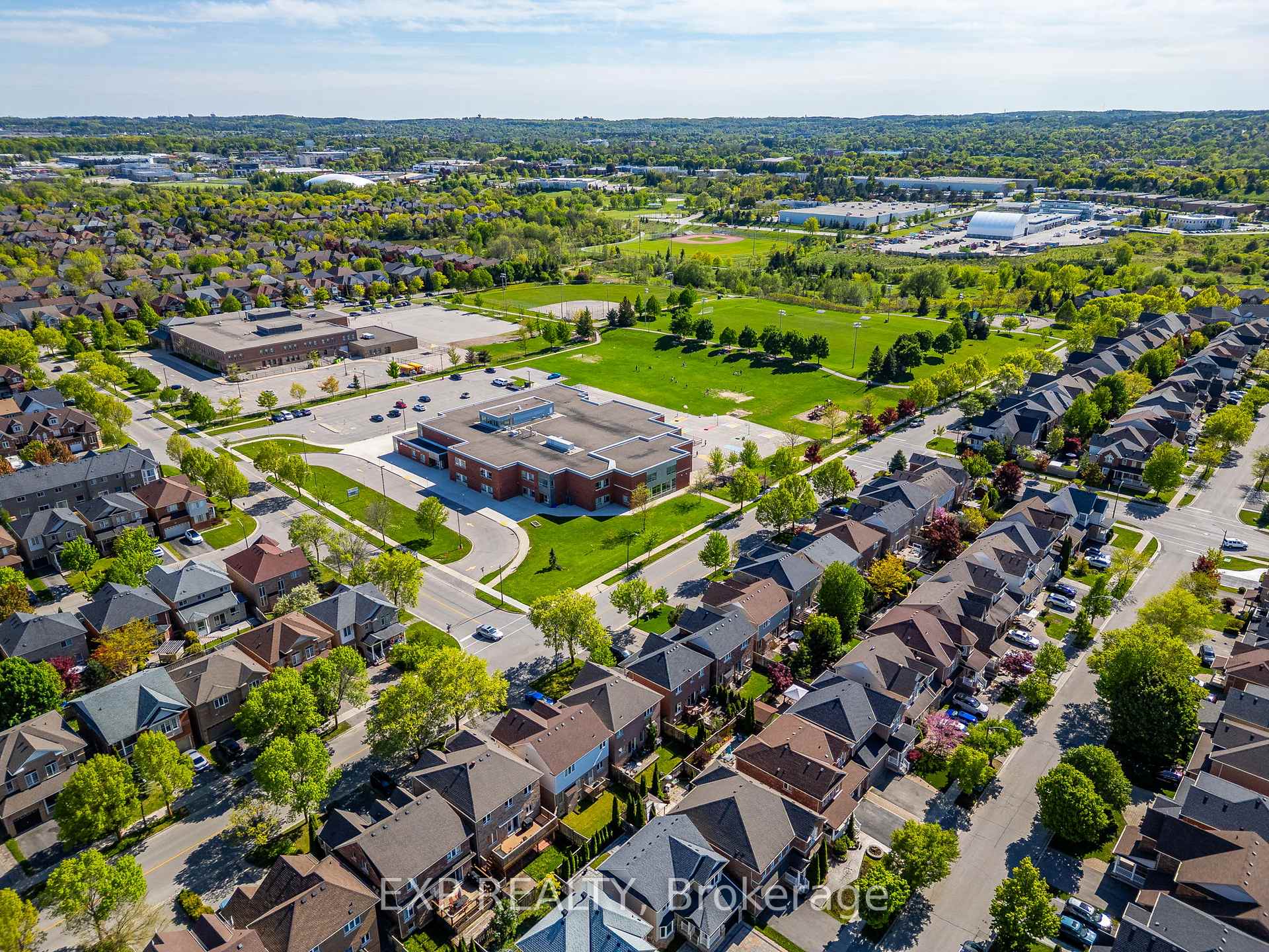 Photo 38 of 30 Earl Stewart Drive, Aurora, Bayview Wellington — HOMEH