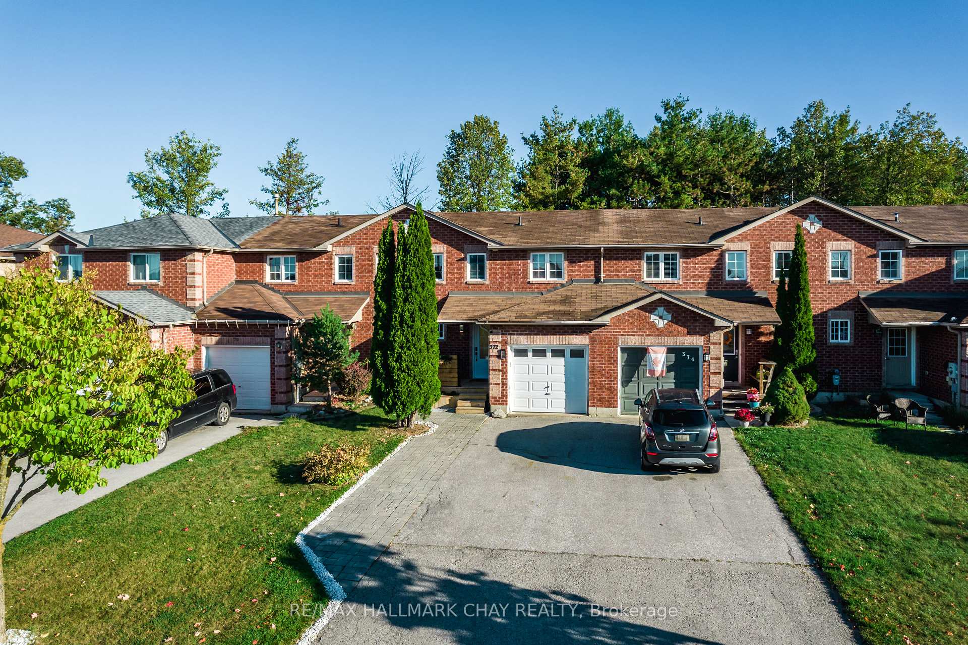 Front of 372 Dunsmore Lane