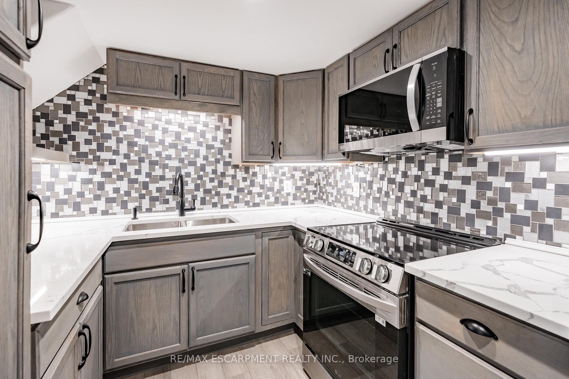 Photo 15 of Unit Lower, 20 Glendale Road, Brant, Brantford Twp — HOMEH