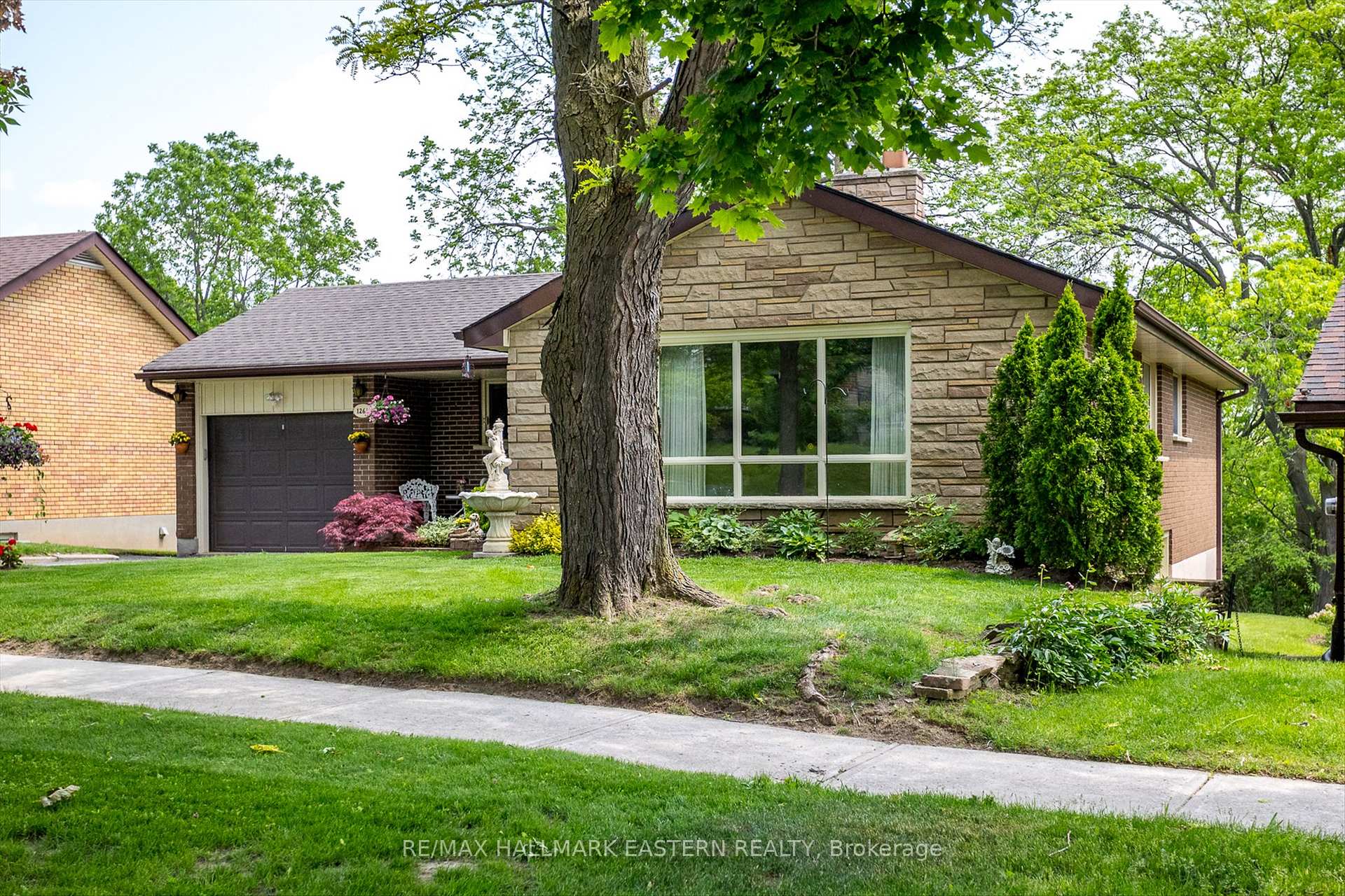 Photo 2 of 1263 Algonquin Boulevard, Peterborough, Northcrest Ward 5 — HOMEH