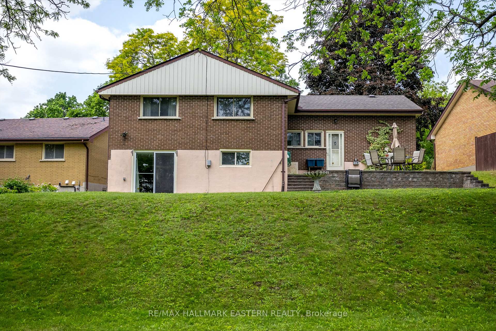 Photo 47 of 1263 Algonquin Boulevard, Peterborough, Northcrest Ward 5 — HOMEH
