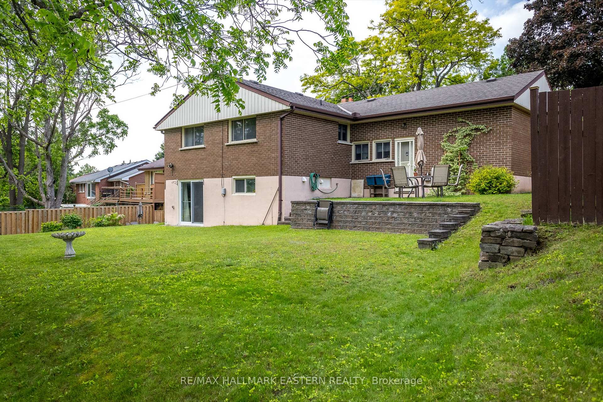 Photo 48 of 1263 Algonquin Boulevard, Peterborough, Northcrest Ward 5 — HOMEH