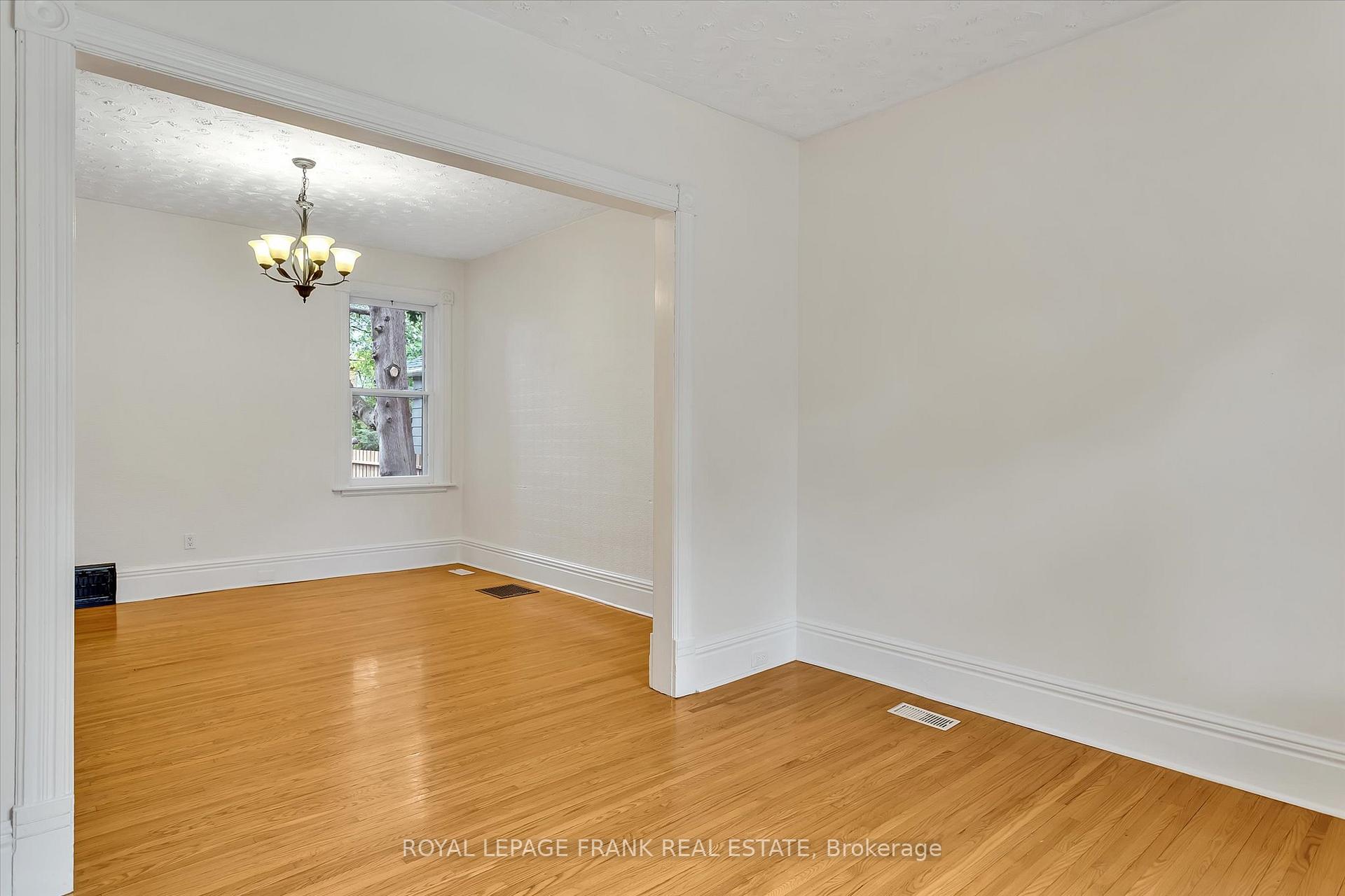 Photo 7 of 565 Gilmour Street, Peterborough, Town Ward 3 — HOMEH