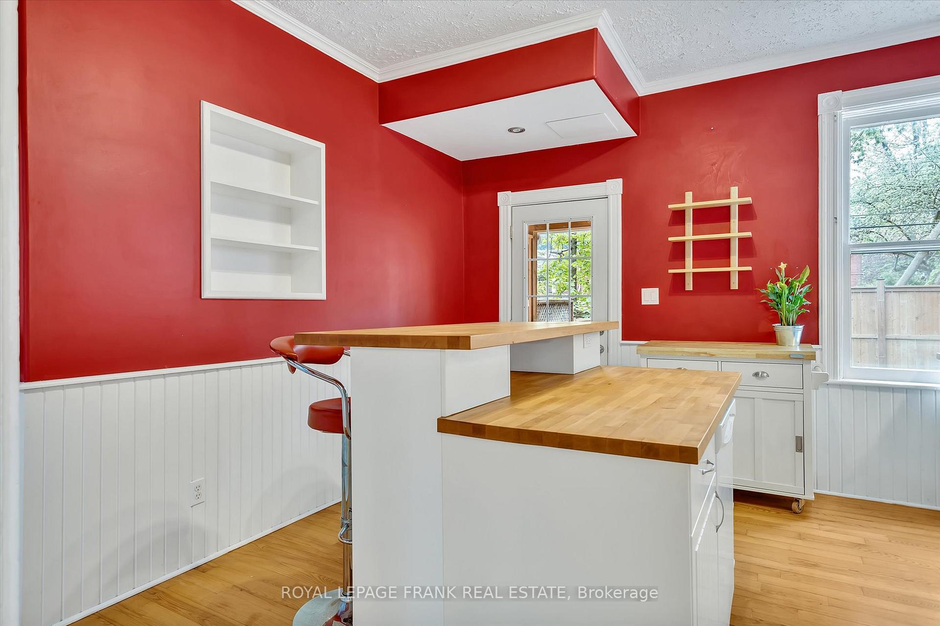 Photo 12 of 565 Gilmour Street, Peterborough, Town Ward 3 — HOMEH