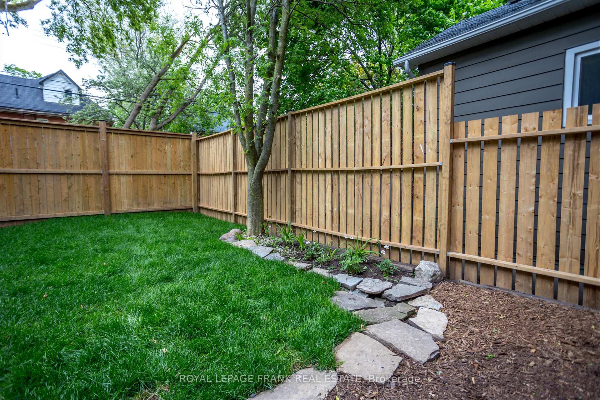 Photo 37 of 565 Gilmour Street, Peterborough, Town Ward 3 — HOMEH