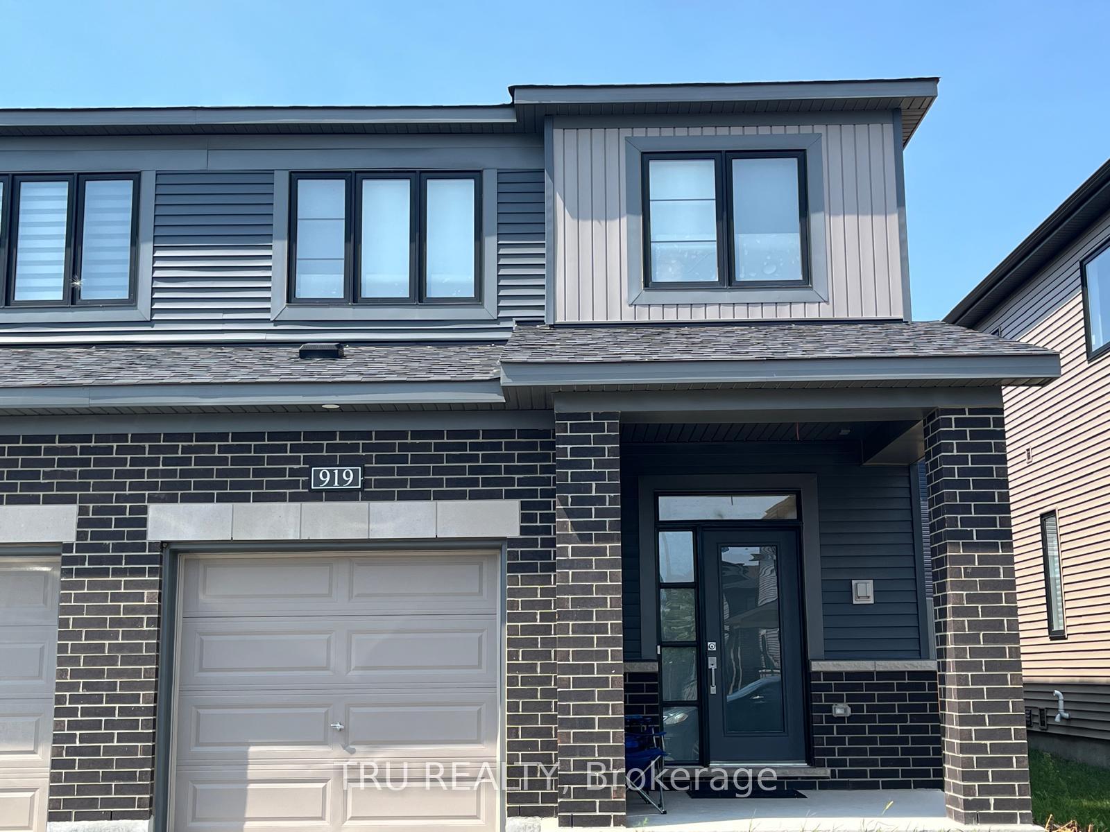 Front of 919 Athenry Court