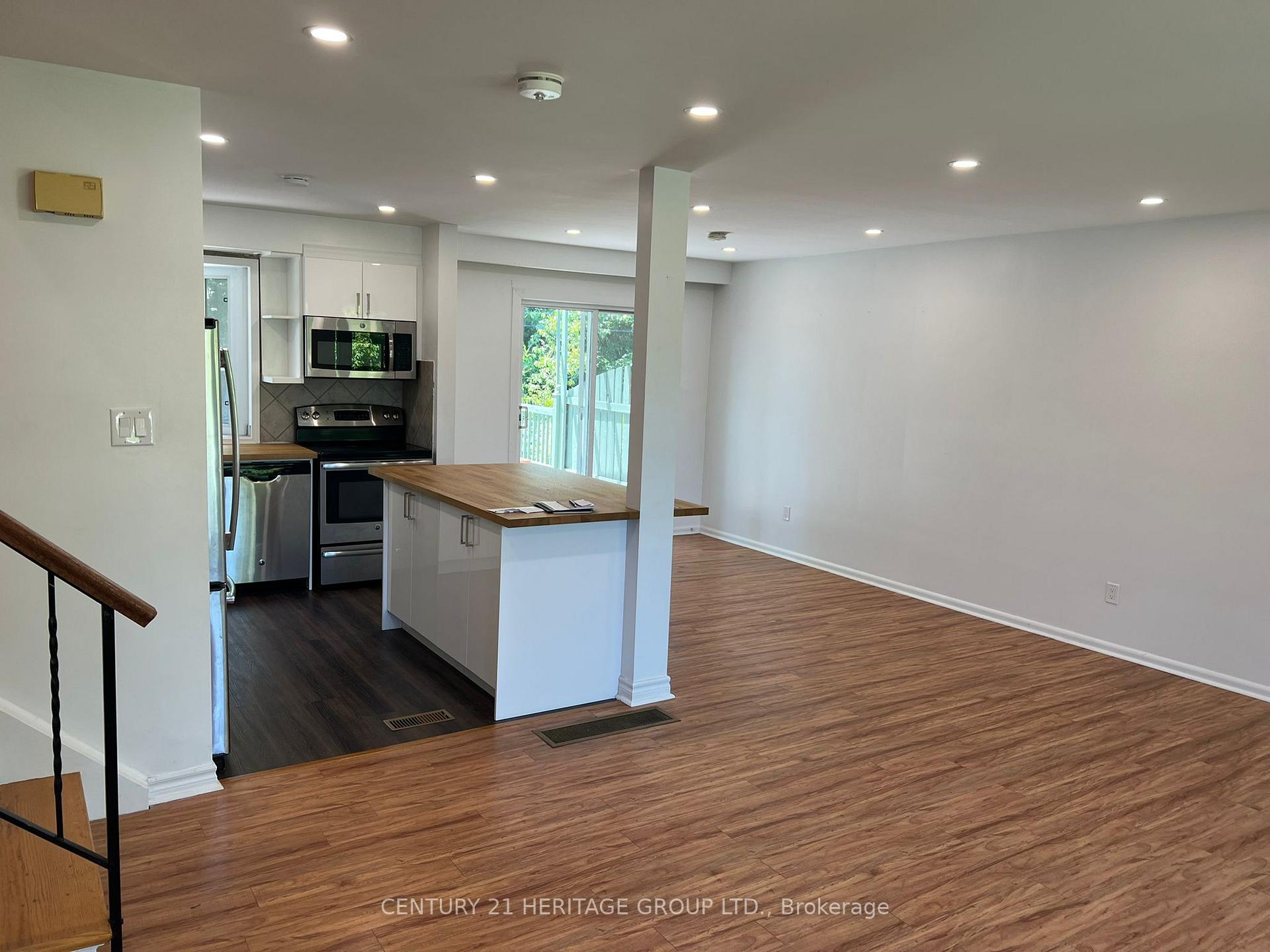 Photo 4 of 51 Steel Street S, Barrie, Grove East — HOMEH
