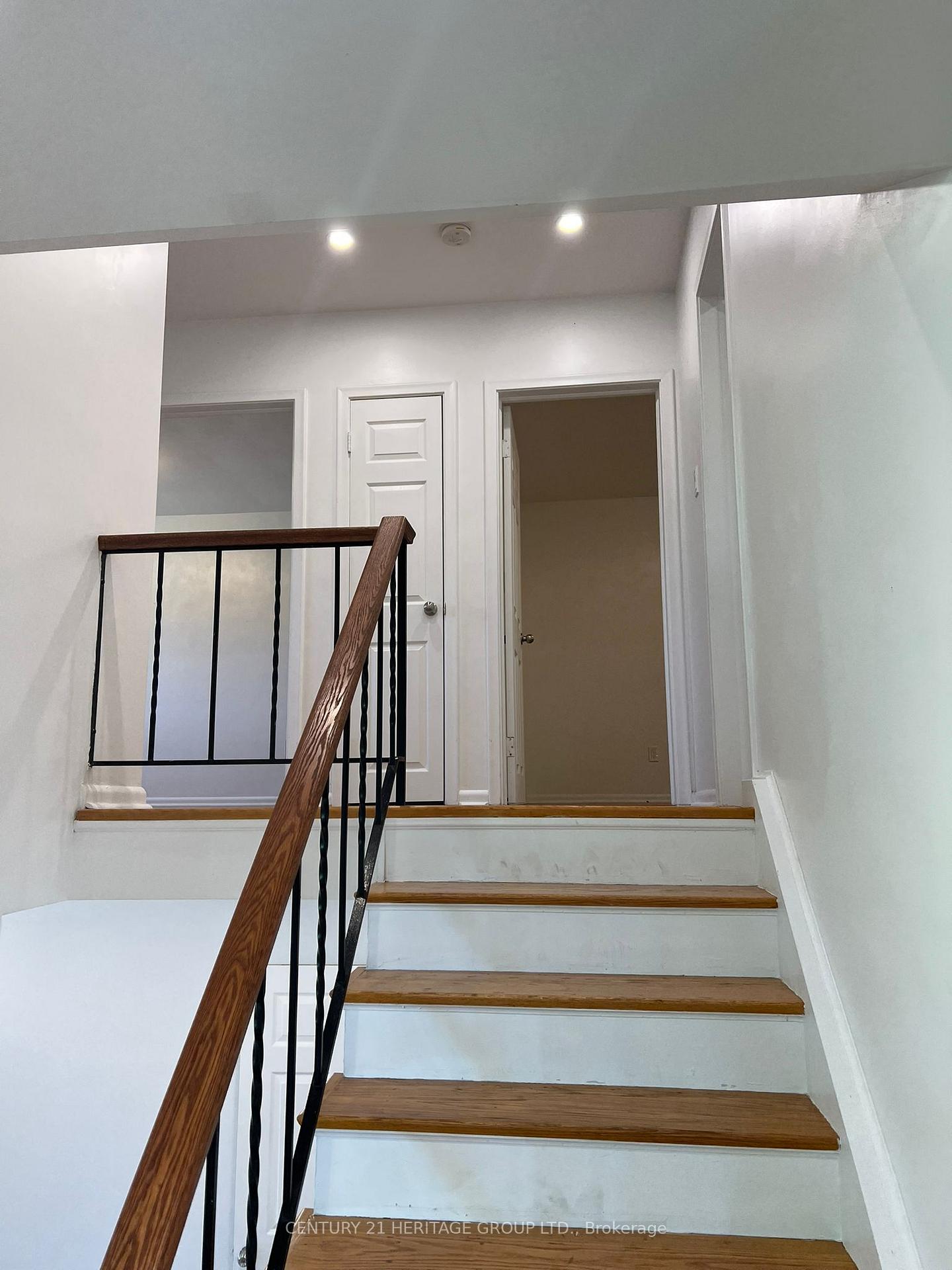 Photo 5 of 51 Steel Street S, Barrie, Grove East — HOMEH