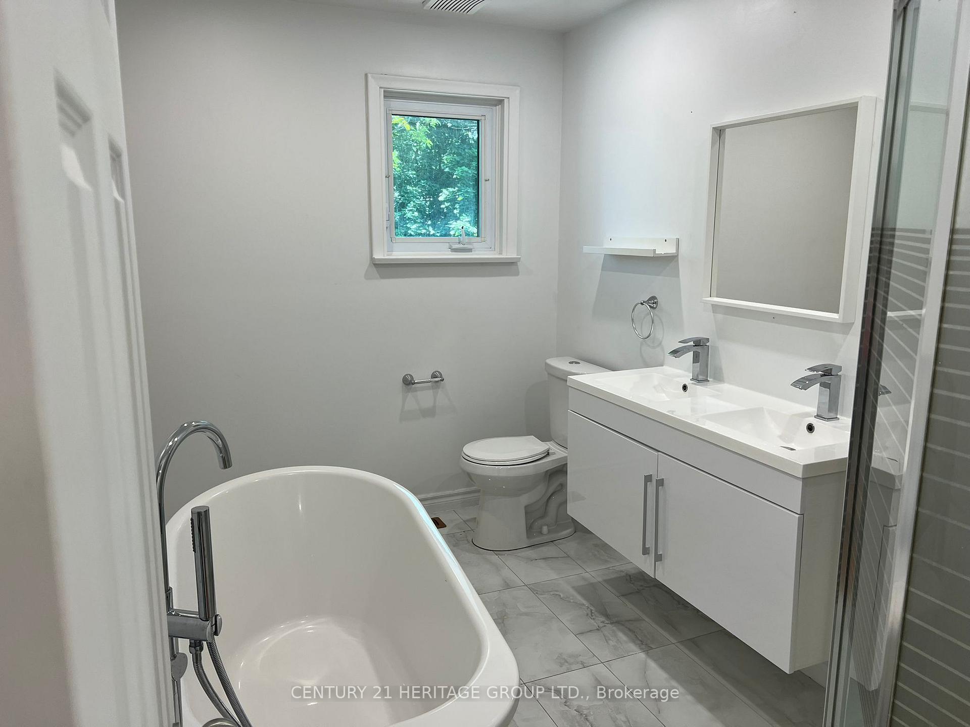 Photo 6 of 51 Steel Street S, Barrie, Grove East — HOMEH