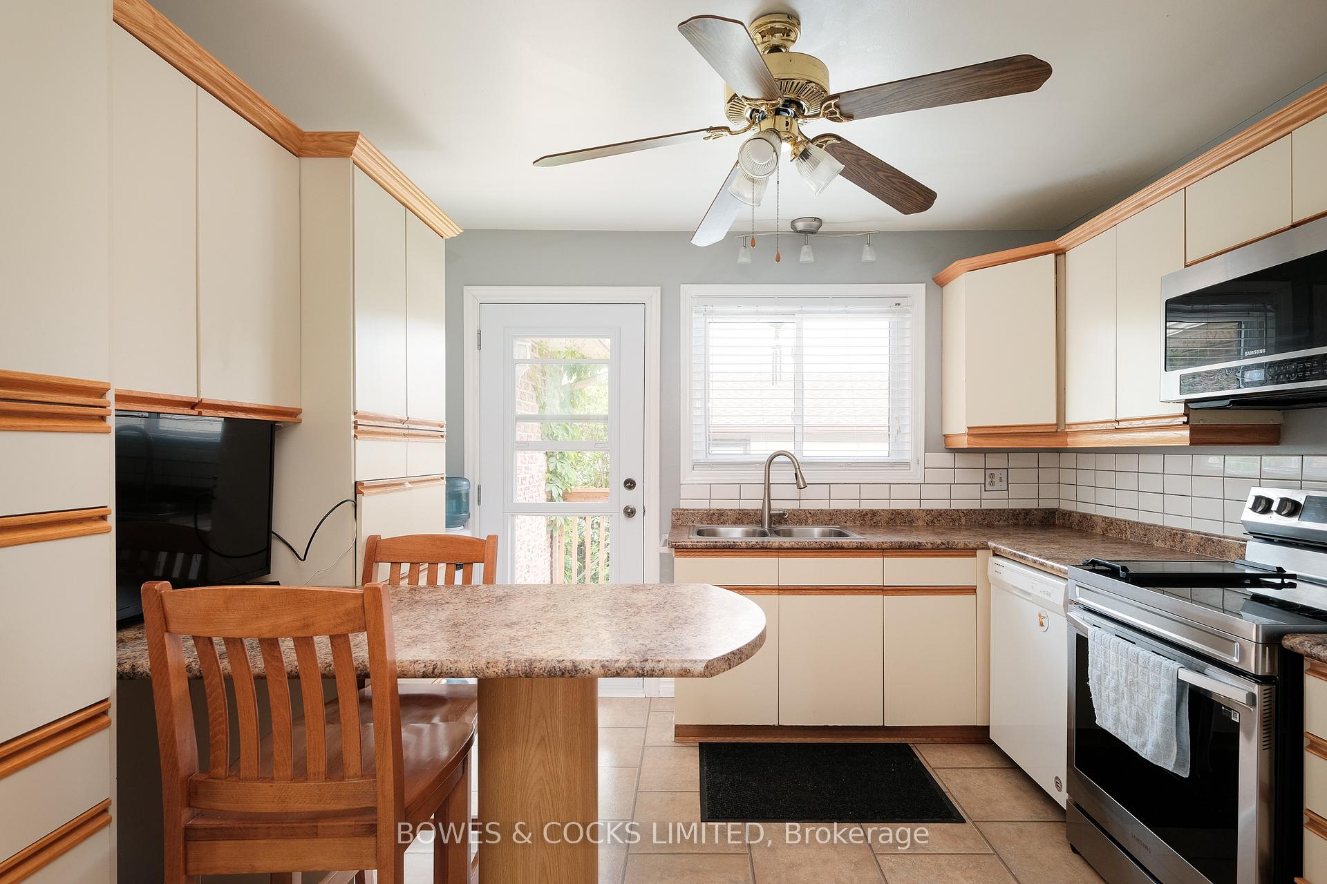Photo 8 of 1483 Clearview Drive, Peterborough, Monaghan Ward 2 — HOMEH