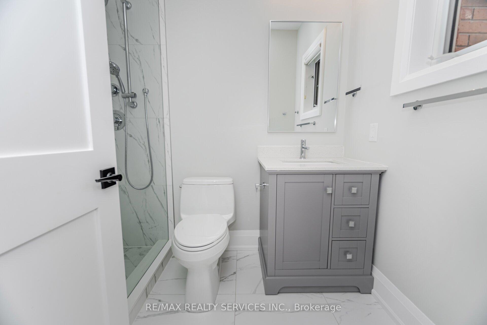Photo 31 of 17 Edmonton Street, Brampton, Bram West — HOMEH