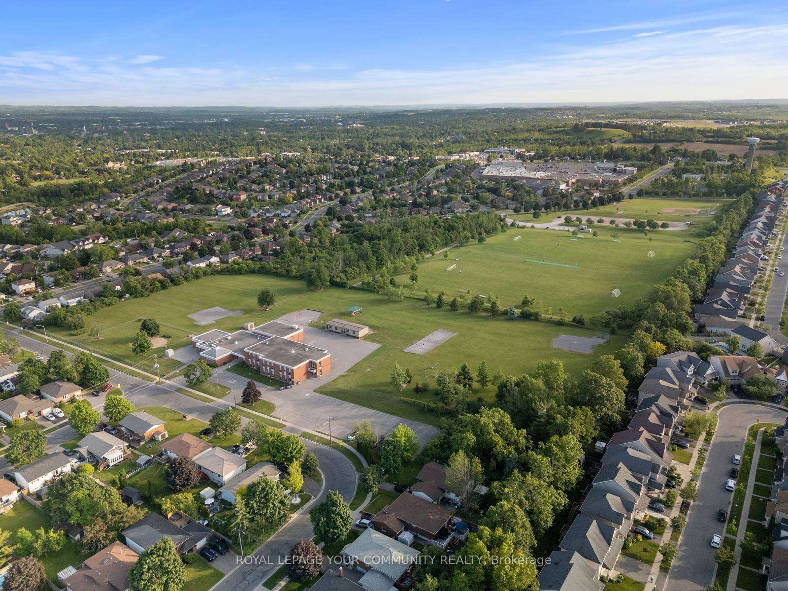 Photo 32 of 124 Bowen Drive, Peterborough, Northcrest Ward 5 — HOMEH