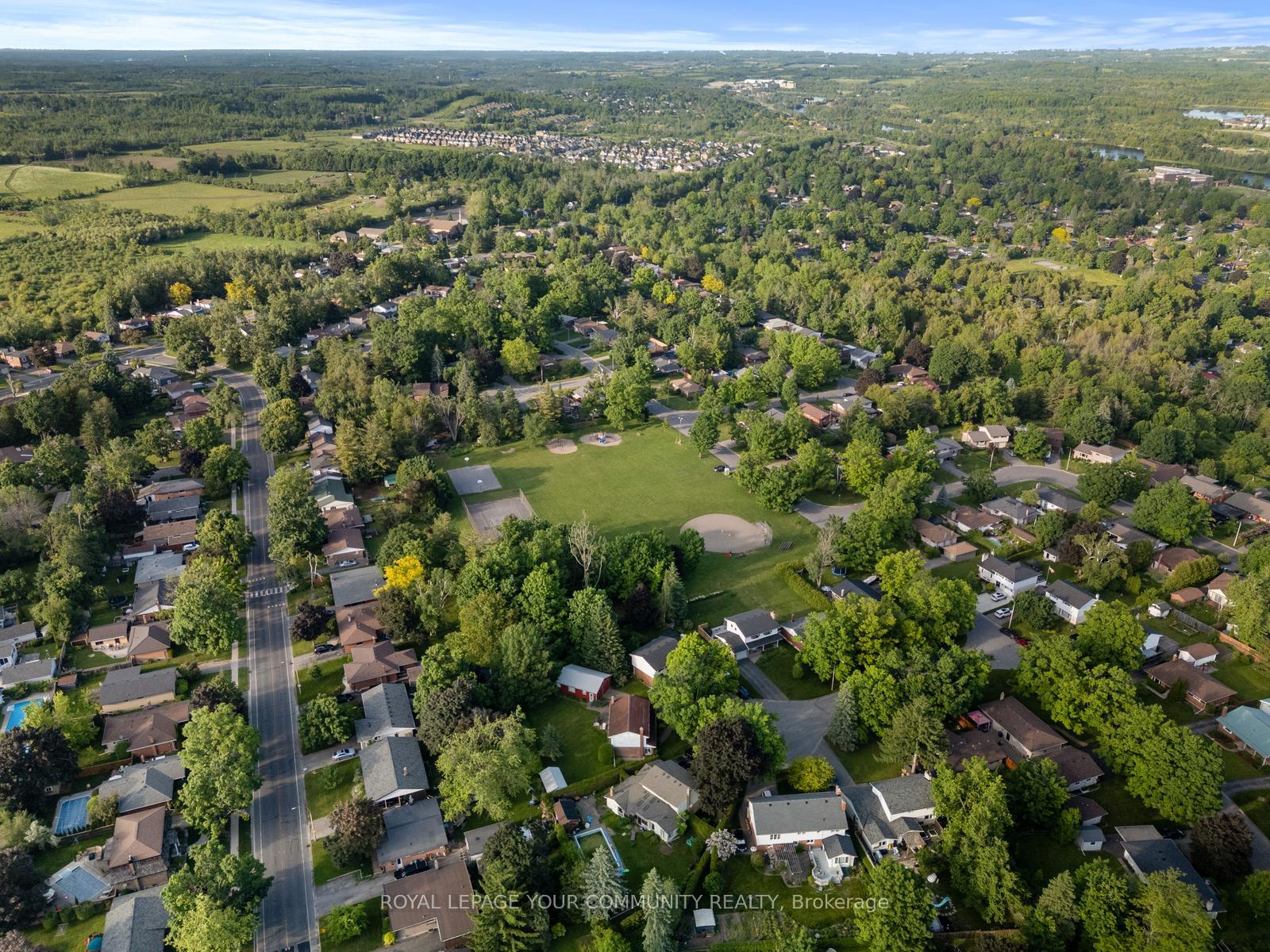 Photo 33 of 124 Bowen Drive, Peterborough, Northcrest Ward 5 — HOMEH