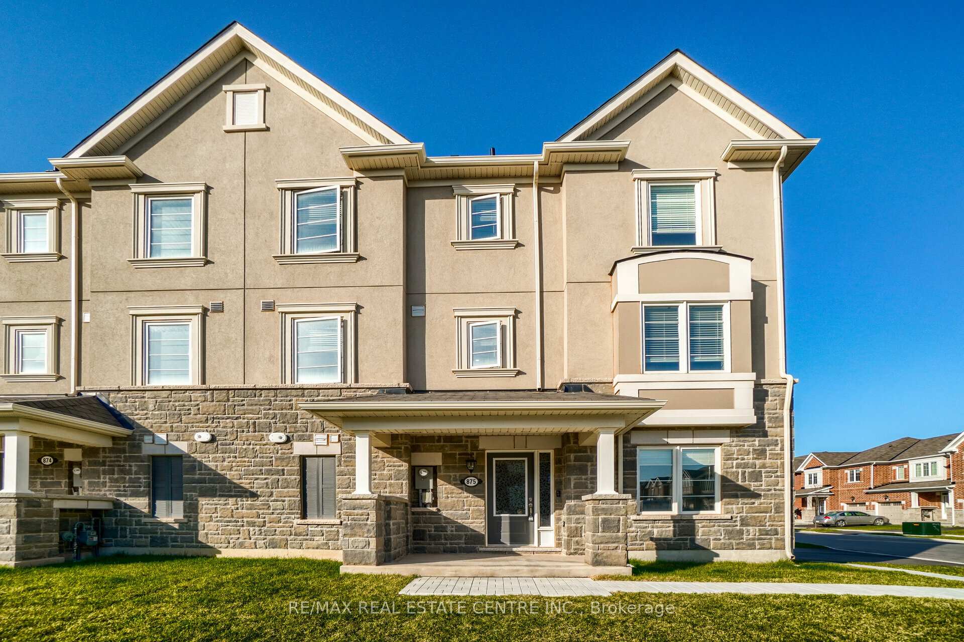 Front of 875 Sumac Crescent