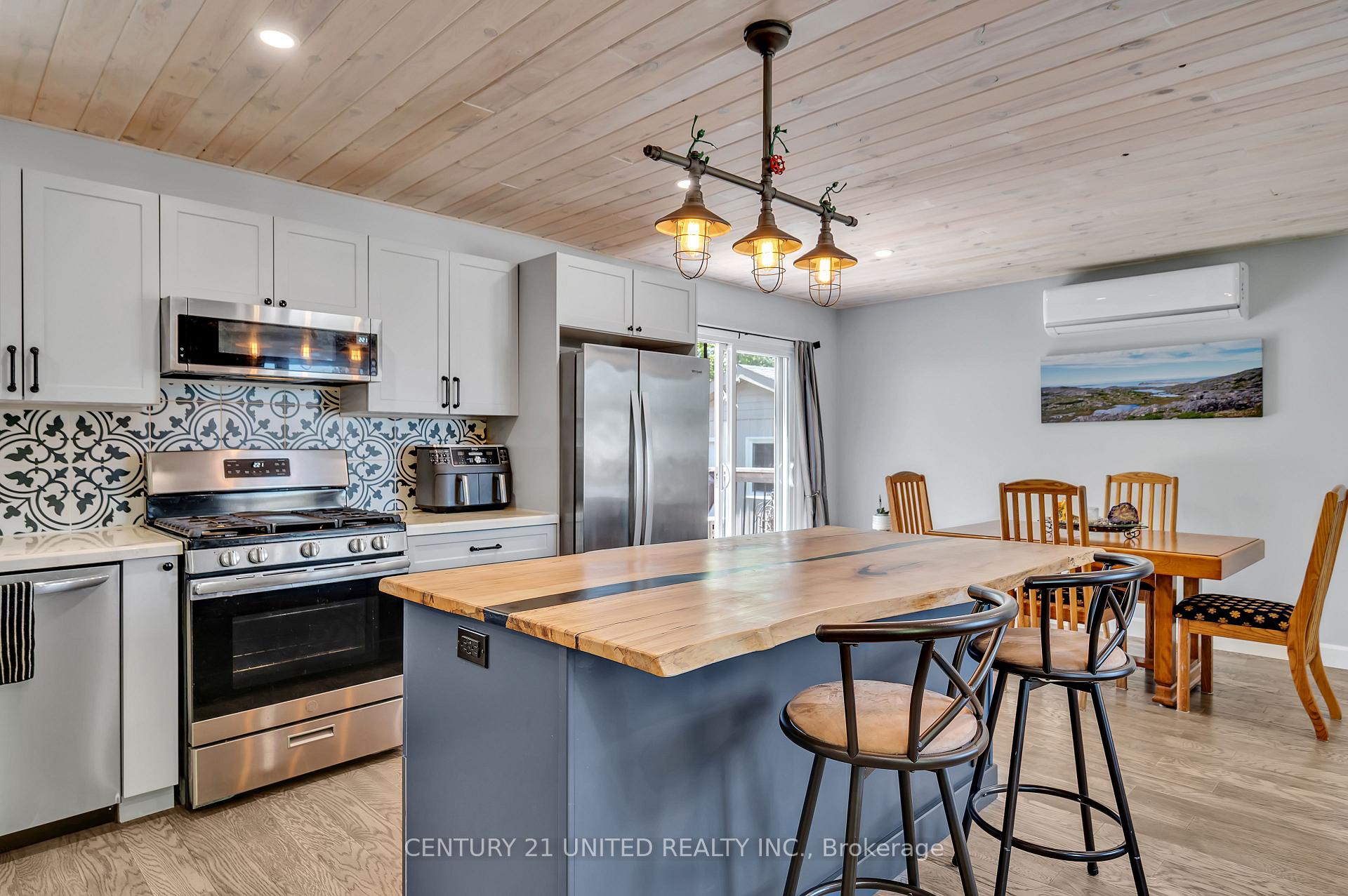 Photo 7 of 807 Terrace Road, Peterborough, Ashburnham Ward 4 — HOMEH