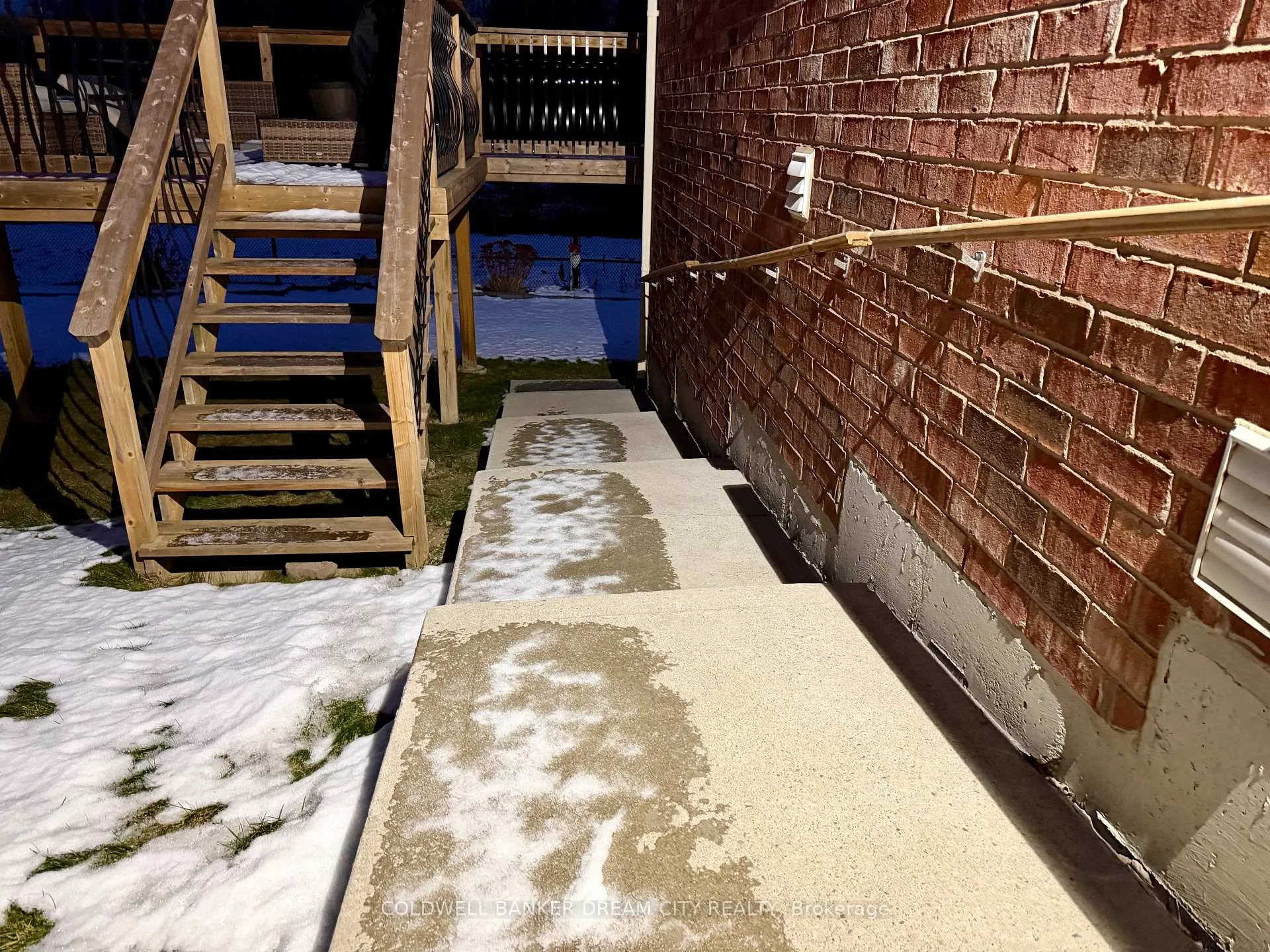 Photo 9 of 44 Mincing Trail, Brampton, Northwest Brampton — HOMEH