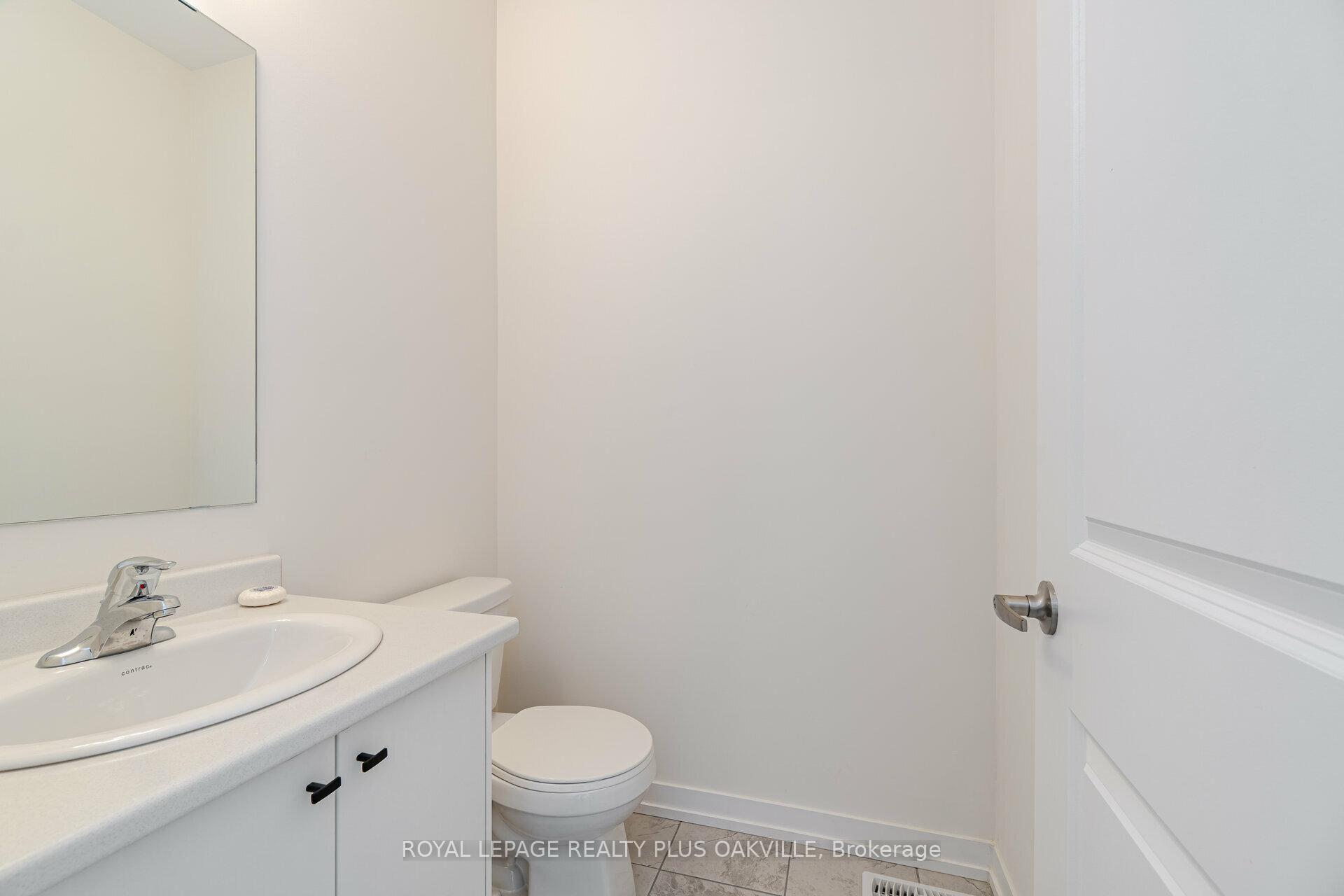 Photo 18 of 1430 Rose Way, Milton, Cobban — HOMEH