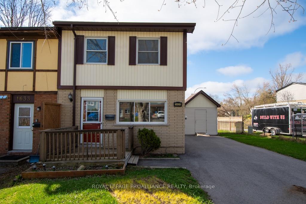 Photo 2 of 1635 Applewood Crescent, Peterborough, Monaghan Ward 2 — HOMEH