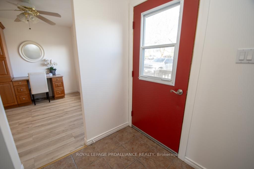 Photo 3 of 1635 Applewood Crescent, Peterborough, Monaghan Ward 2 — HOMEH