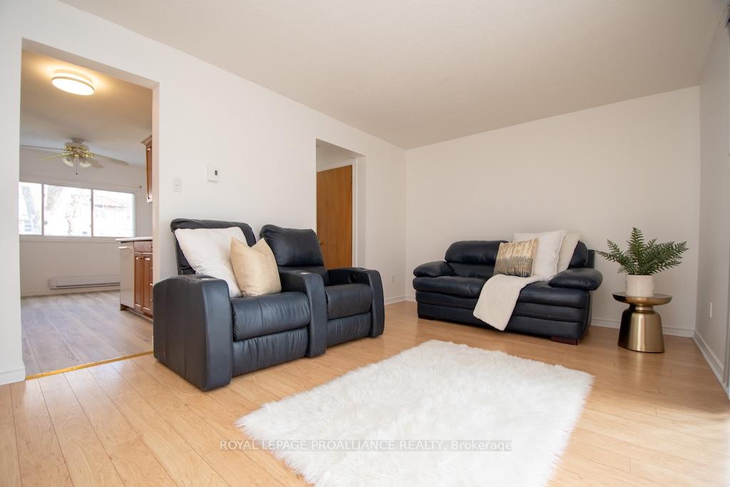 Photo 5 of 1635 Applewood Crescent, Peterborough, Monaghan Ward 2 — HOMEH