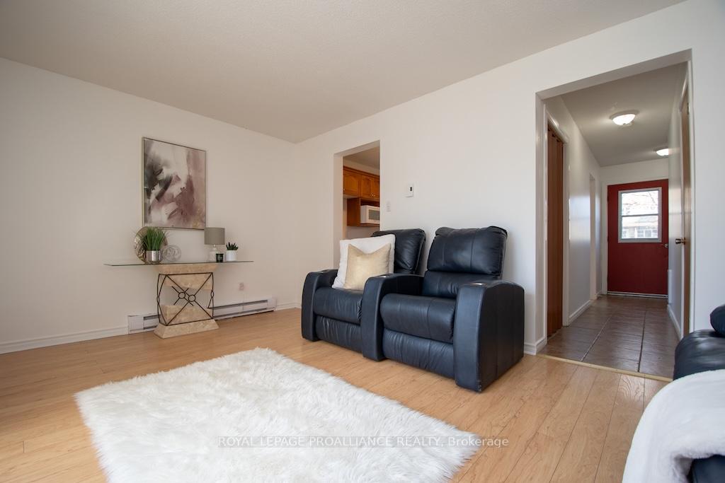 Photo 7 of 1635 Applewood Crescent, Peterborough, Monaghan Ward 2 — HOMEH