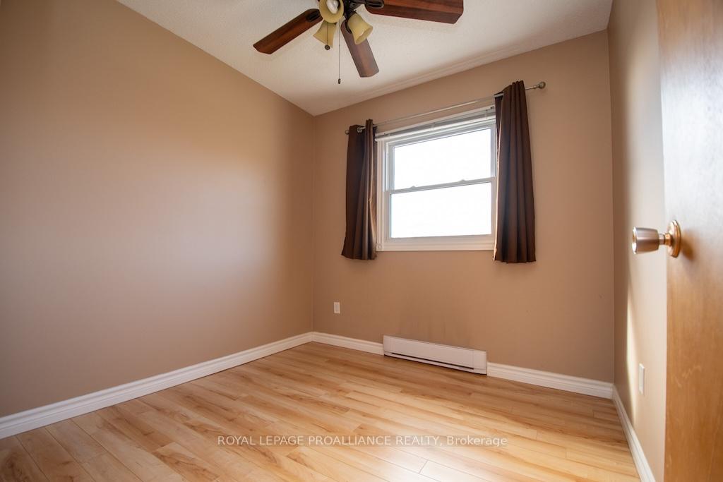 Photo 16 of 1635 Applewood Crescent, Peterborough, Monaghan Ward 2 — HOMEH