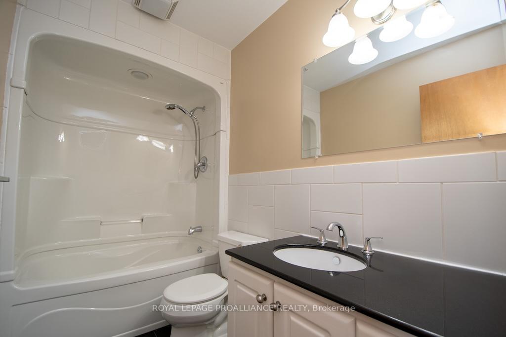 Photo 19 of 1635 Applewood Crescent, Peterborough, Monaghan Ward 2 — HOMEH
