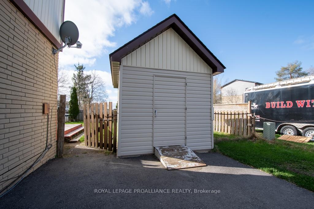 Photo 23 of 1635 Applewood Crescent, Peterborough, Monaghan Ward 2 — HOMEH