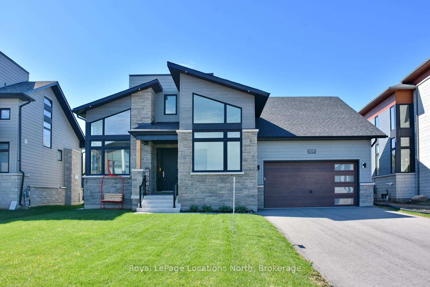Photo 1 of 123 Stoneleigh Drive, Blue Mountains — HOMEH