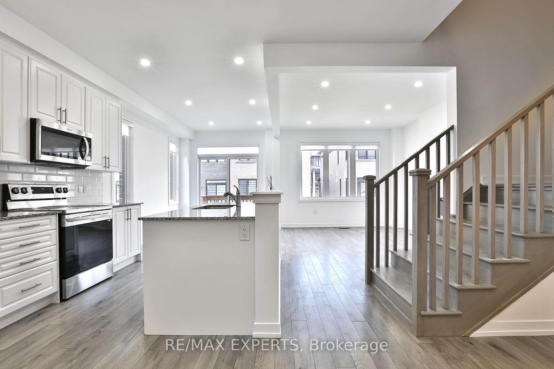 Photo 8 of 1541 Rose Way, Milton, Cobban — HOMEH