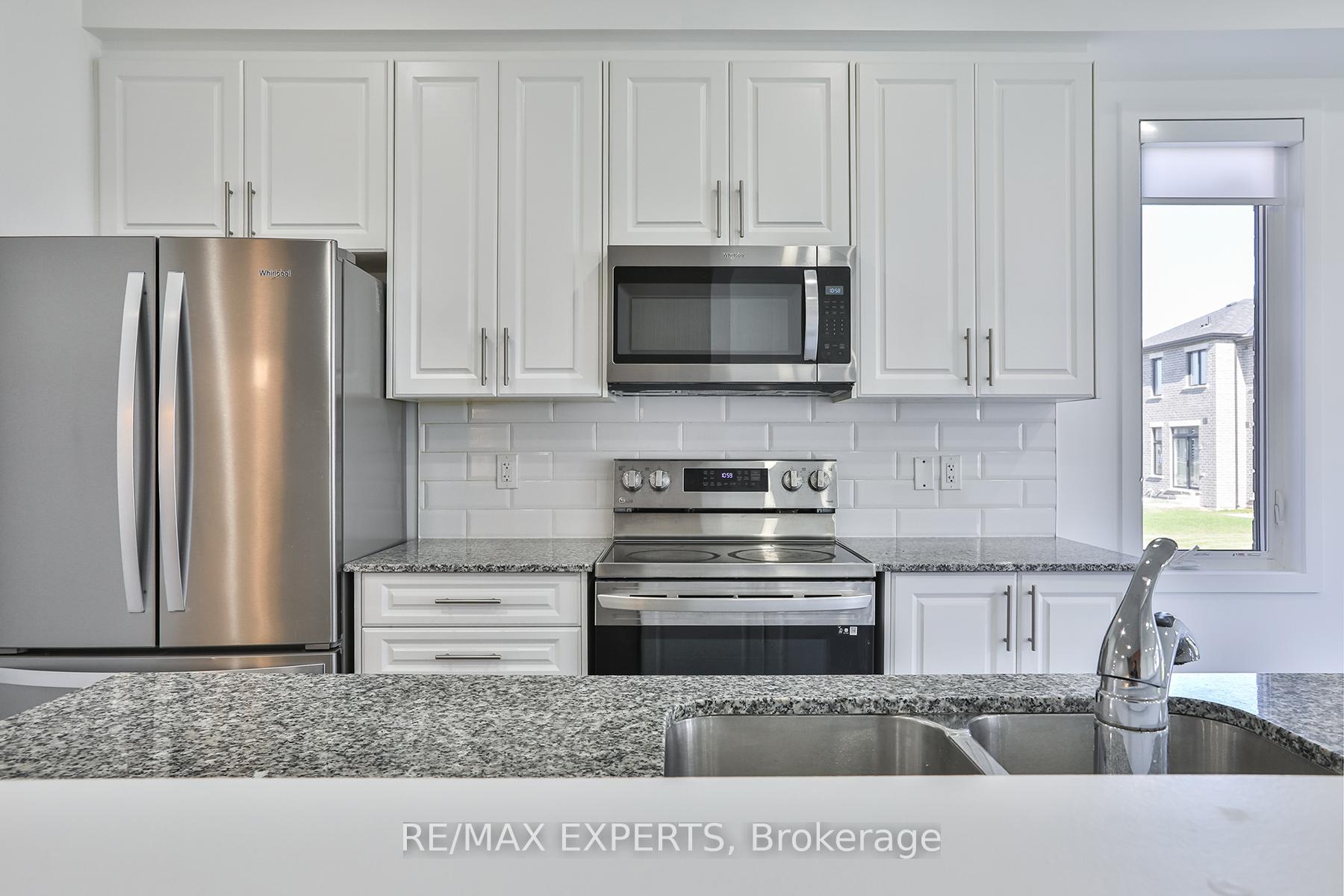 Photo 9 of 1541 Rose Way, Milton, Cobban — HOMEH