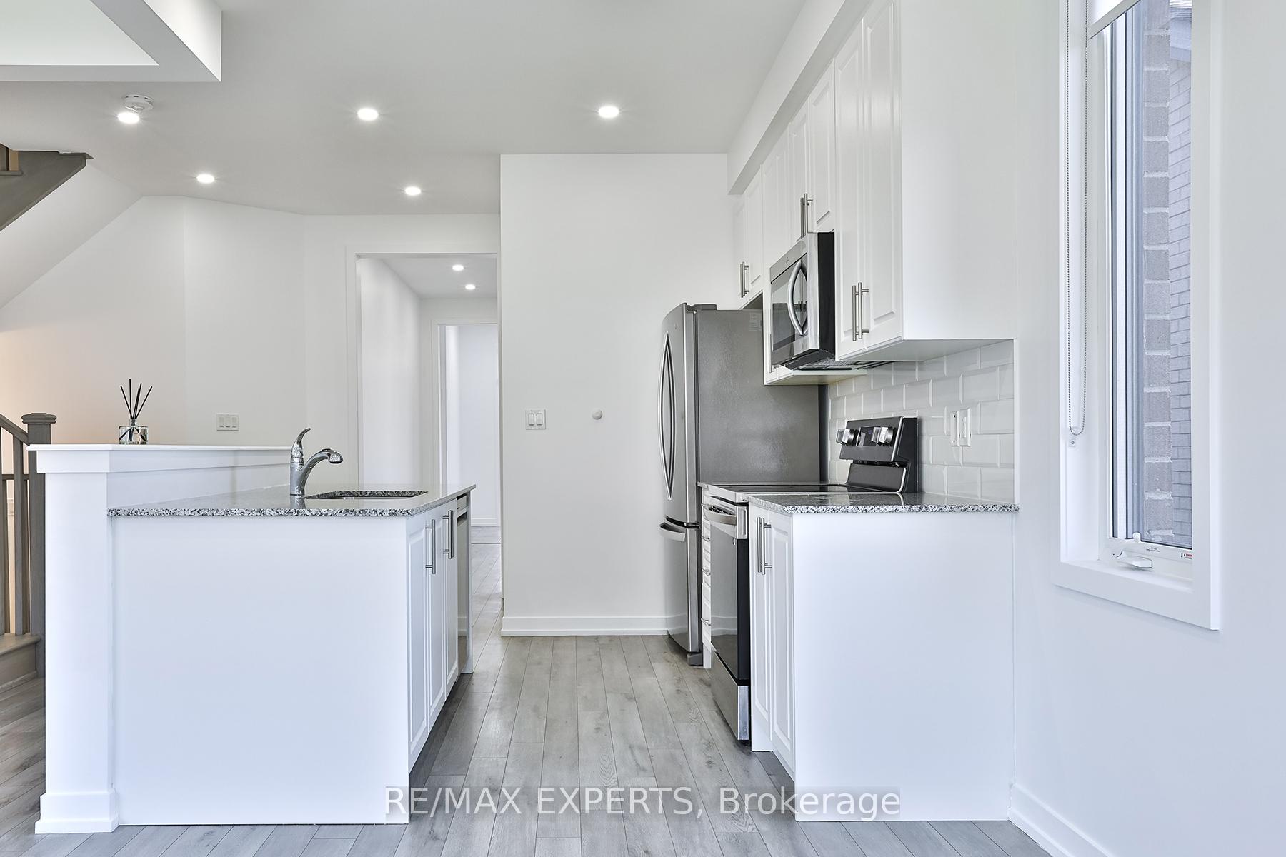 Photo 10 of 1541 Rose Way, Milton, Cobban — HOMEH