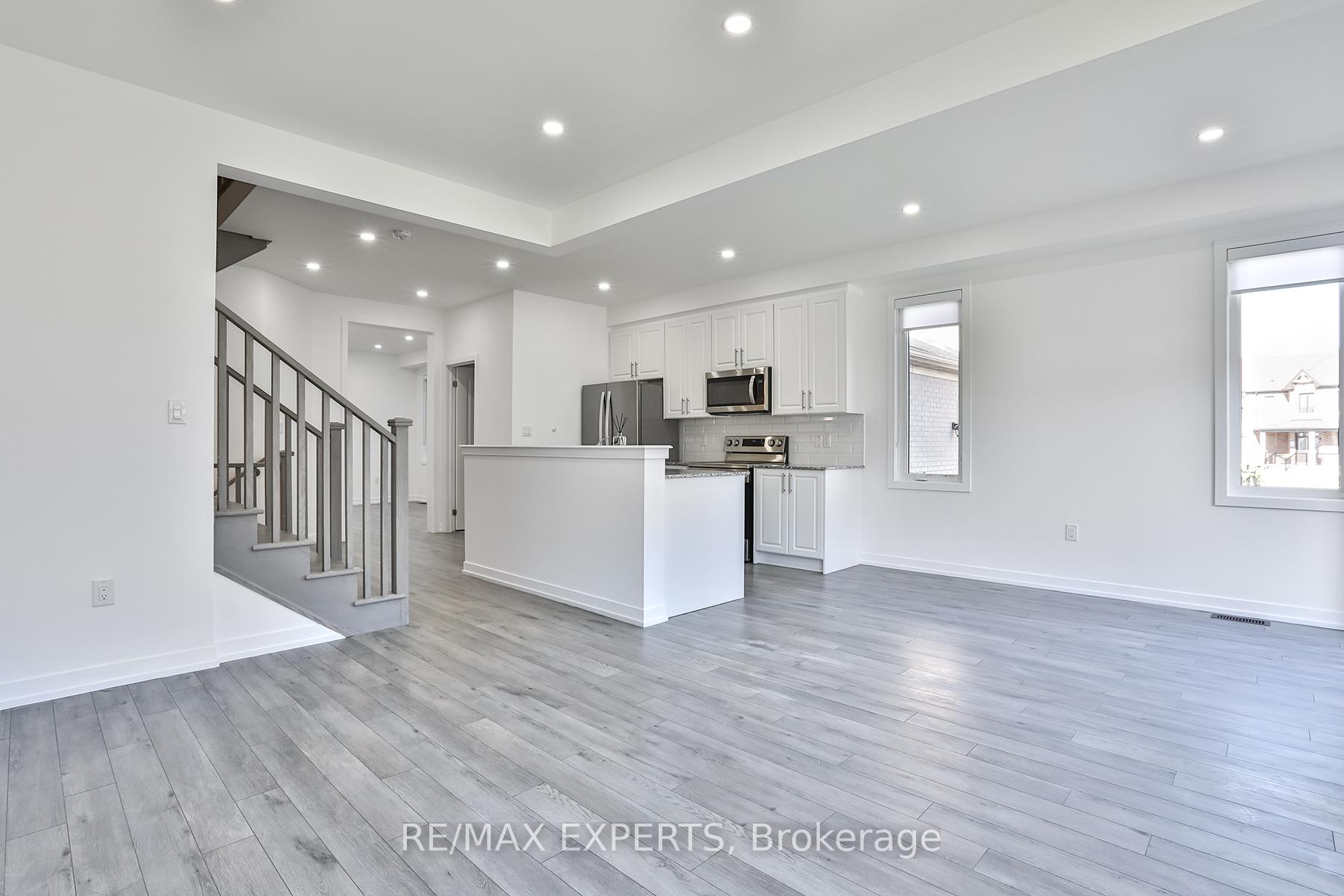 Photo 12 of 1541 Rose Way, Milton, Cobban — HOMEH