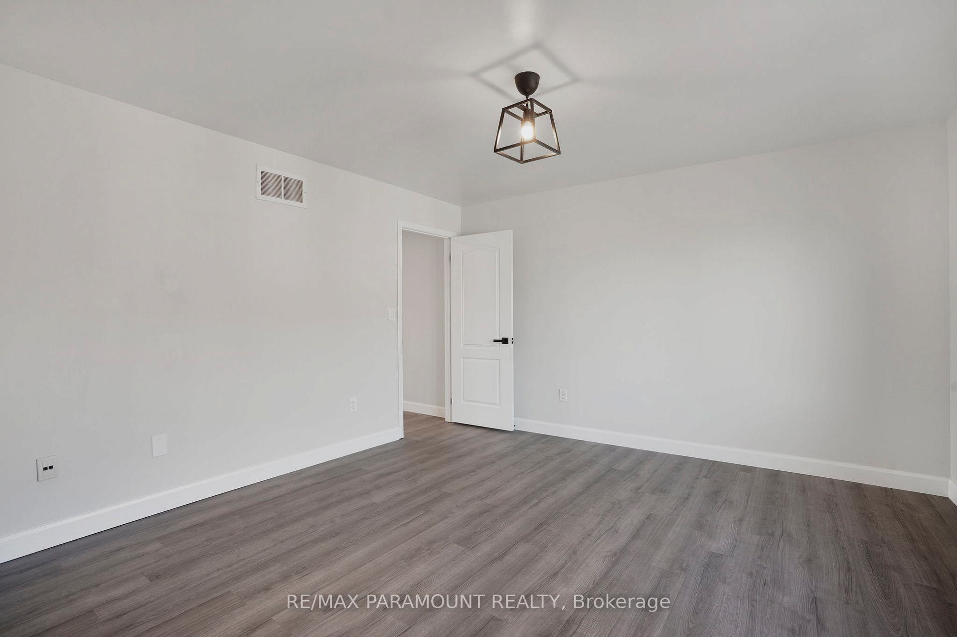 Photo 16 of 1605 Gowling Terrace, Milton, Clarke — HOMEH