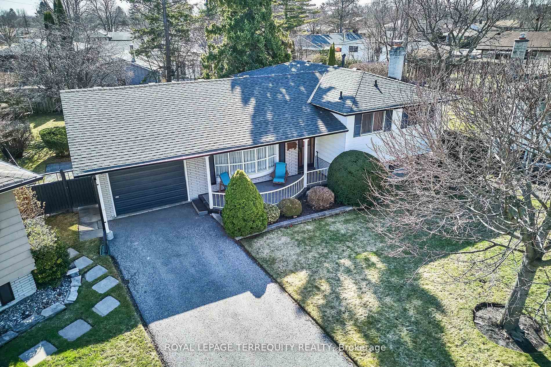 Photo 3 of 32 O'Dell Court, Ajax, South East — HOMEH