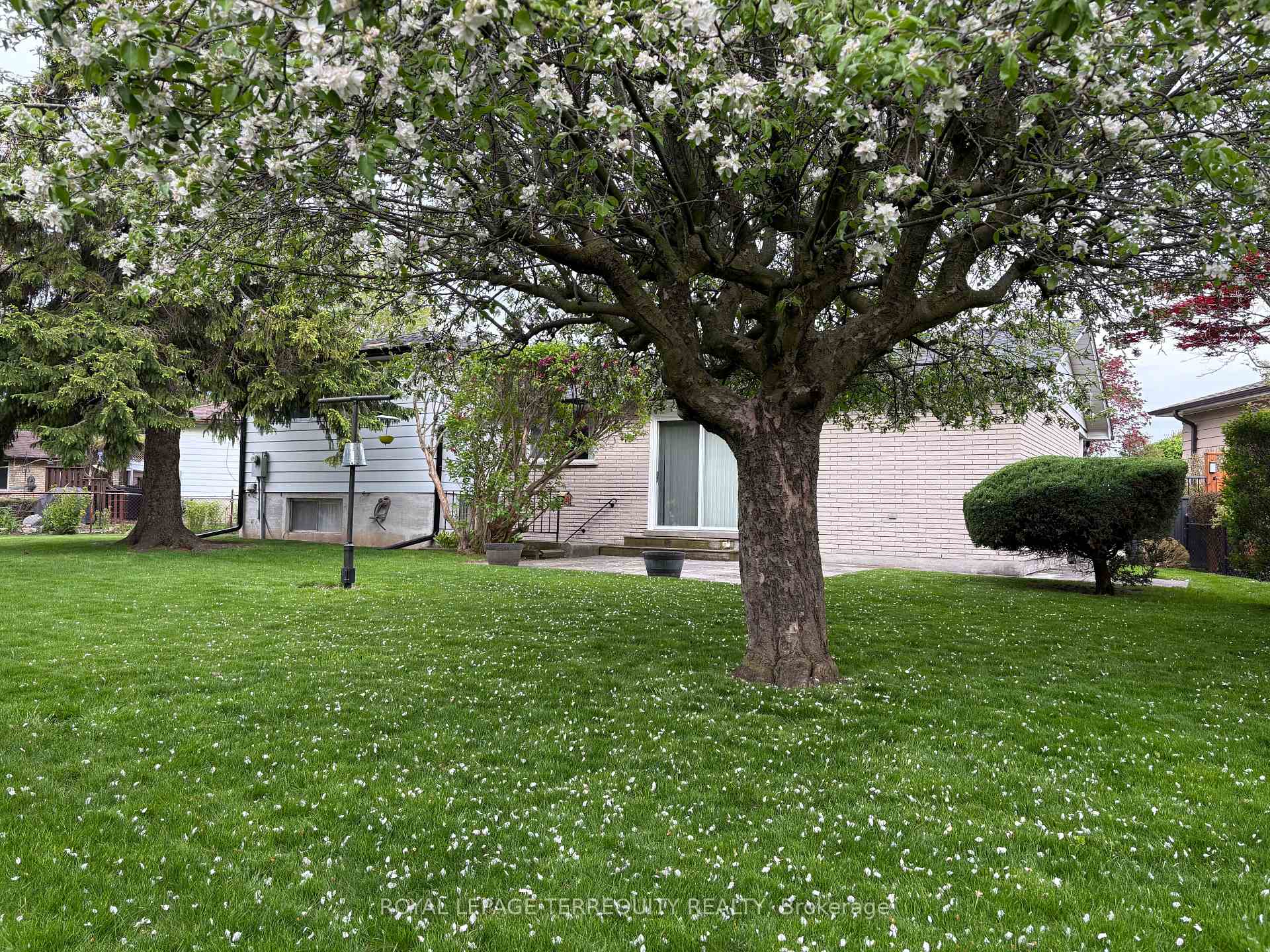 Photo 33 of 32 O'Dell Court, Ajax, South East — HOMEH