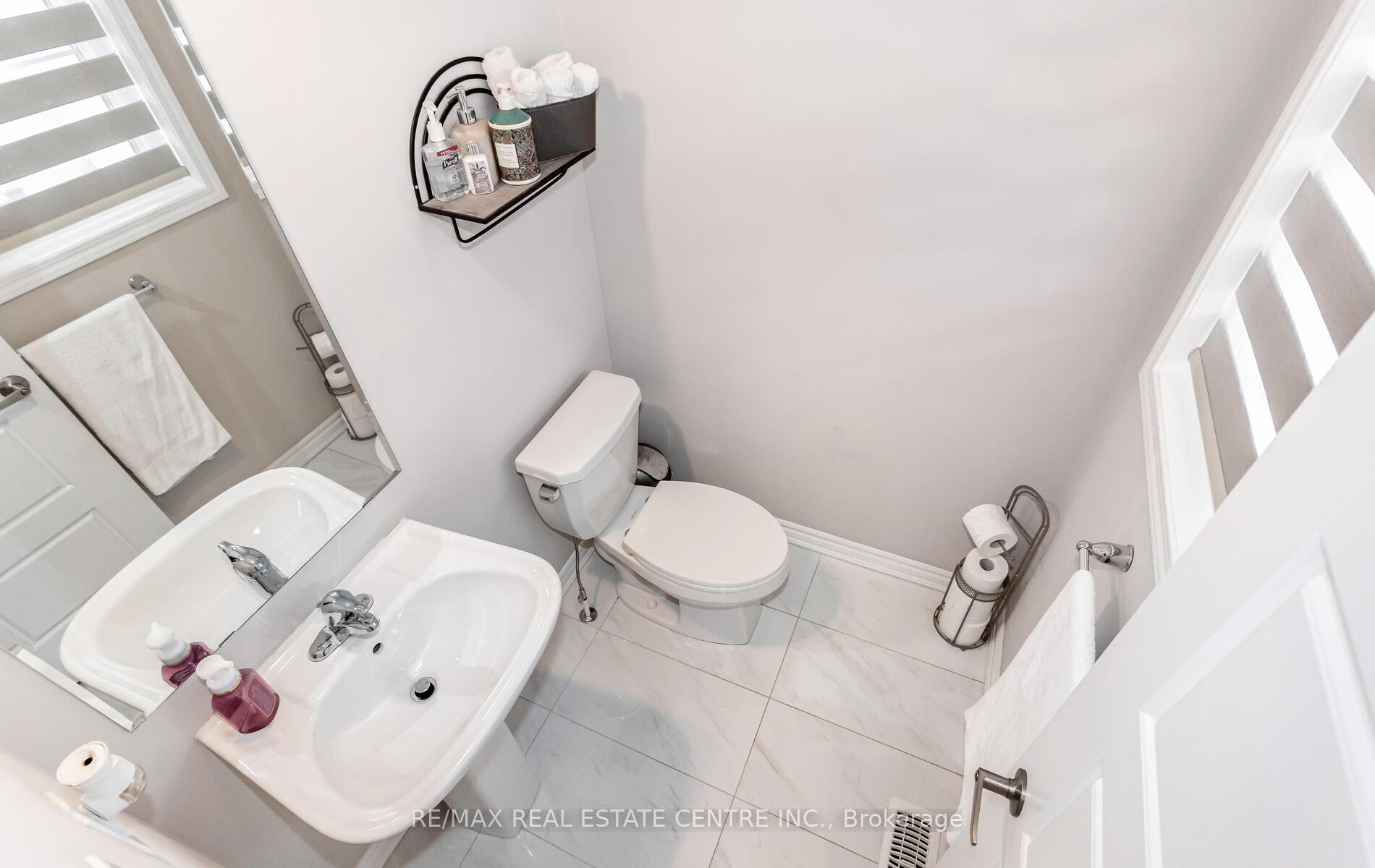 Photo 20 of 949 logan Drive, Milton, Cobban — HOMEH