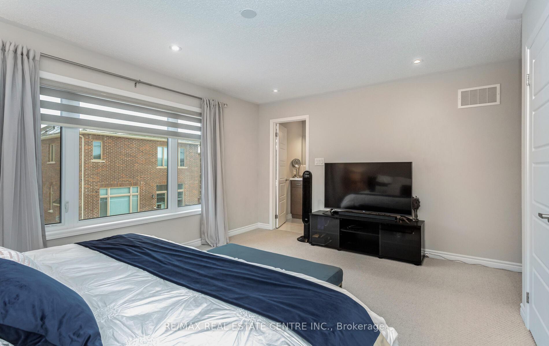 Photo 24 of 949 logan Drive, Milton, Cobban — HOMEH