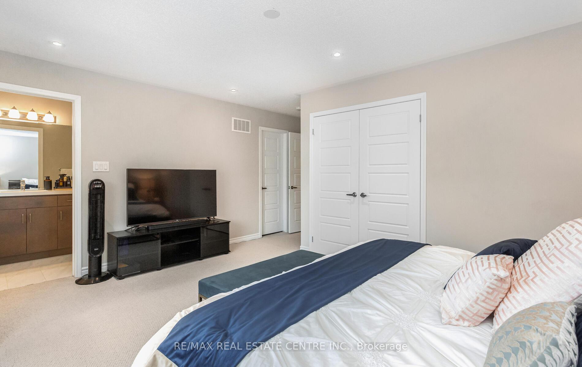 Photo 25 of 949 logan Drive, Milton, Cobban — HOMEH