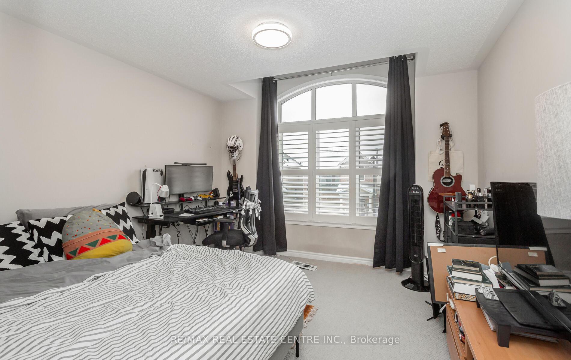 Photo 30 of 949 logan Drive, Milton, Cobban — HOMEH