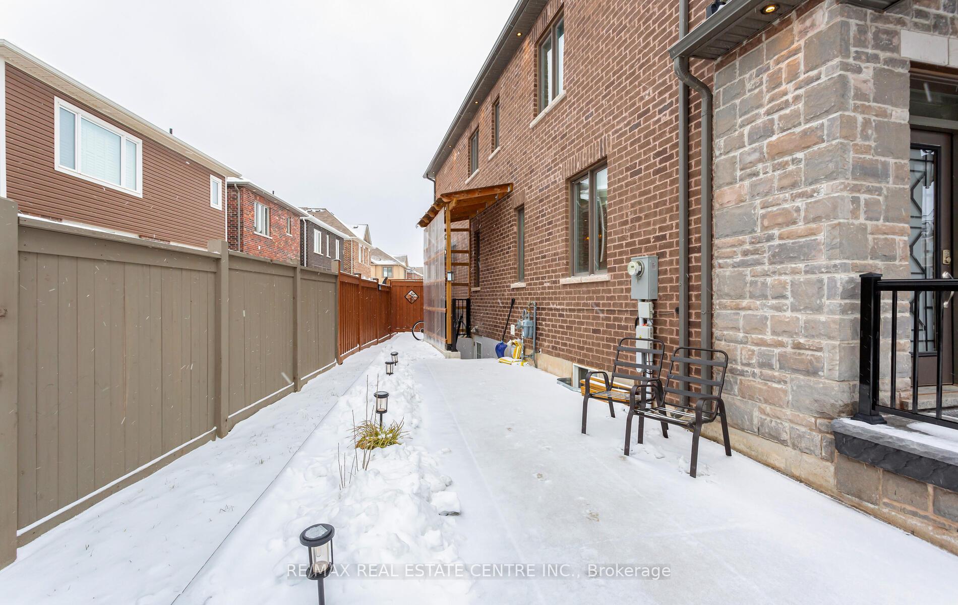 Photo 37 of 949 logan Drive, Milton, Cobban — HOMEH