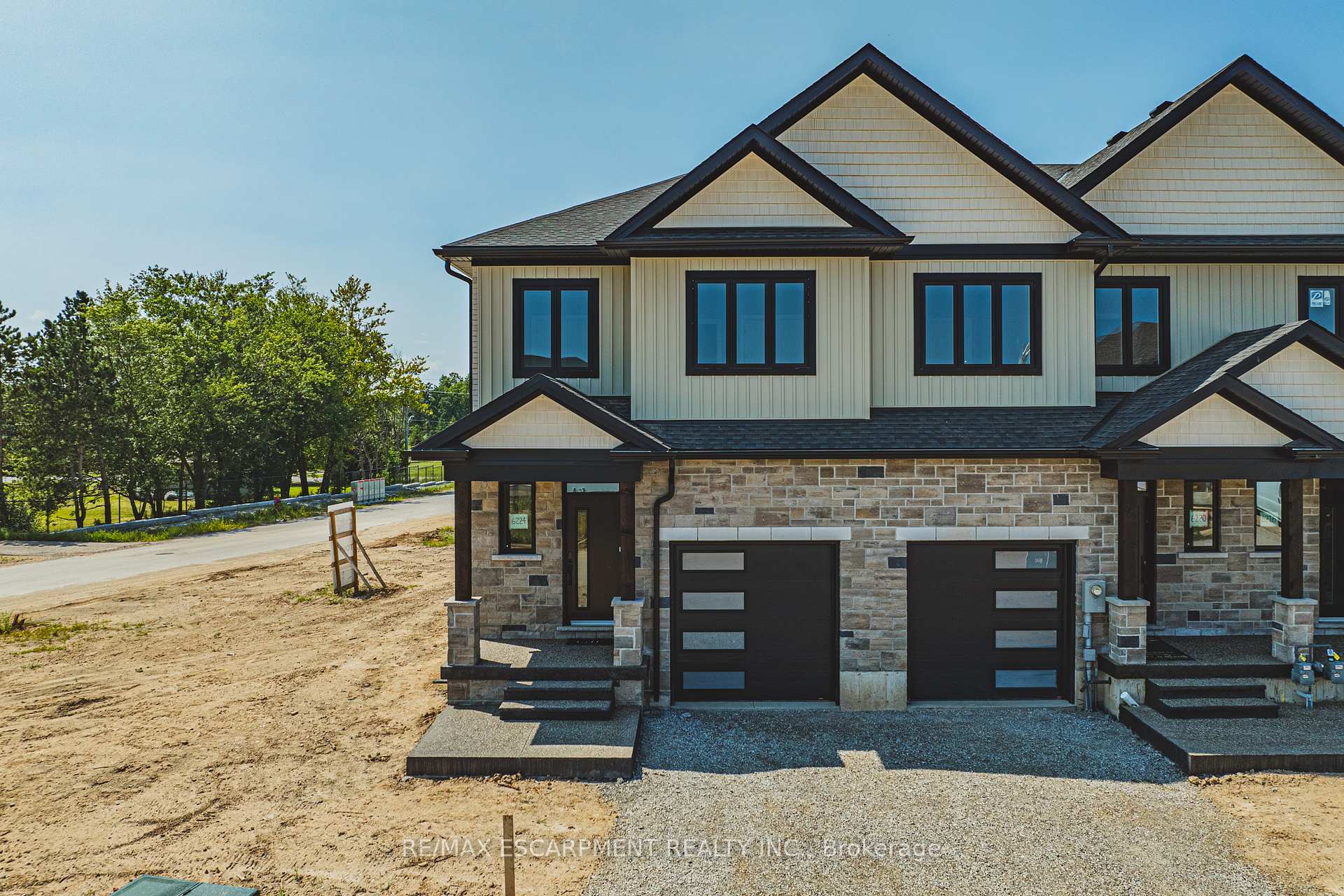 Front of 6220 Curlin Crescent