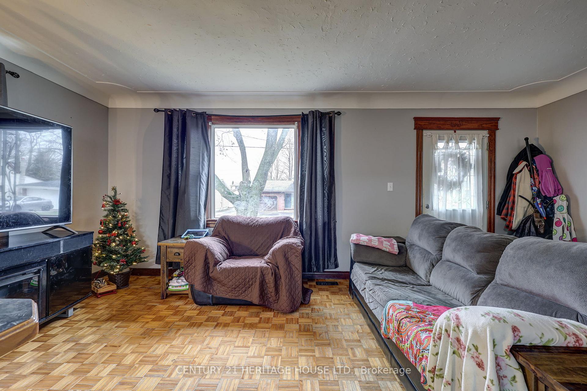 Photo 12 of 77 Fourth Avenue, Aylmer — HOMEH