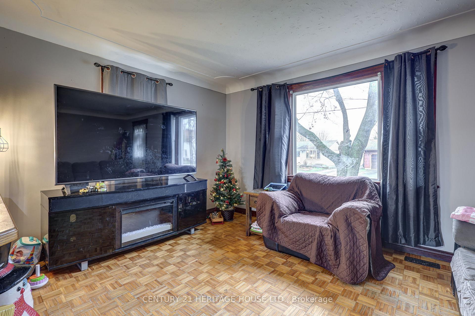 Photo 13 of 77 Fourth Avenue, Aylmer — HOMEH